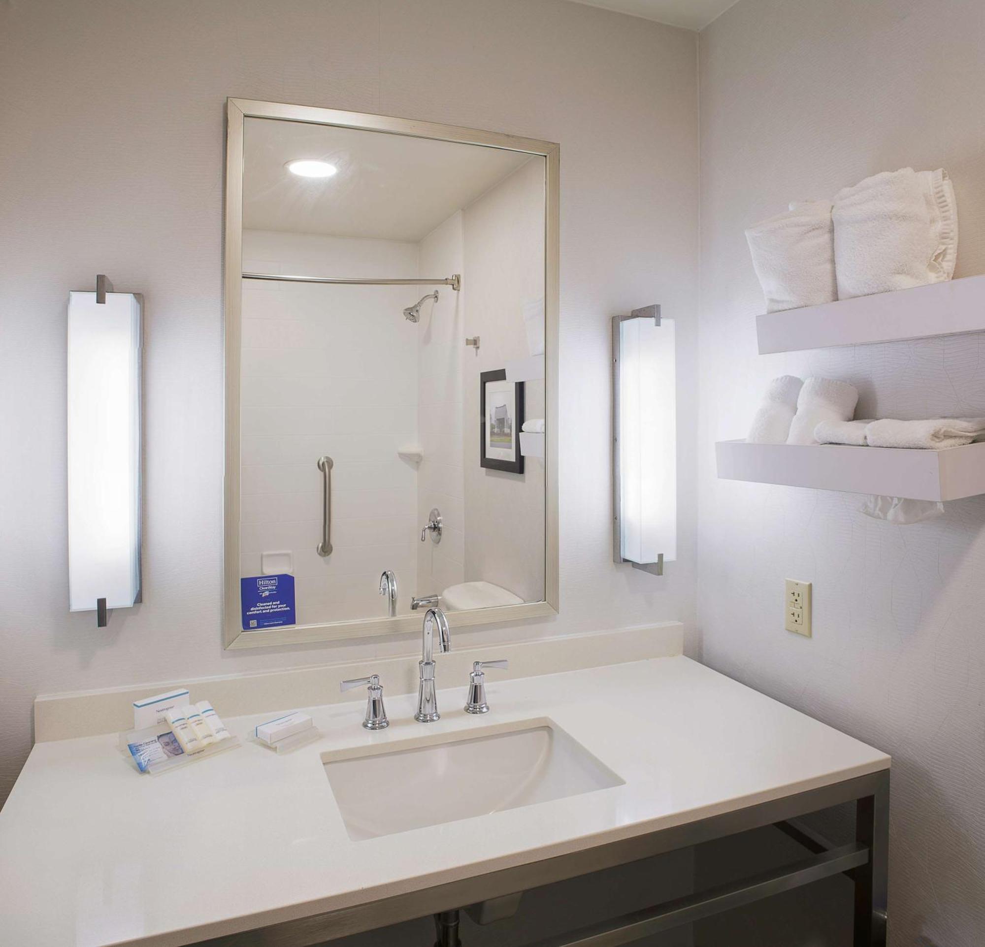 Hilton Garden Inn Bentonville Rogers Exterior photo